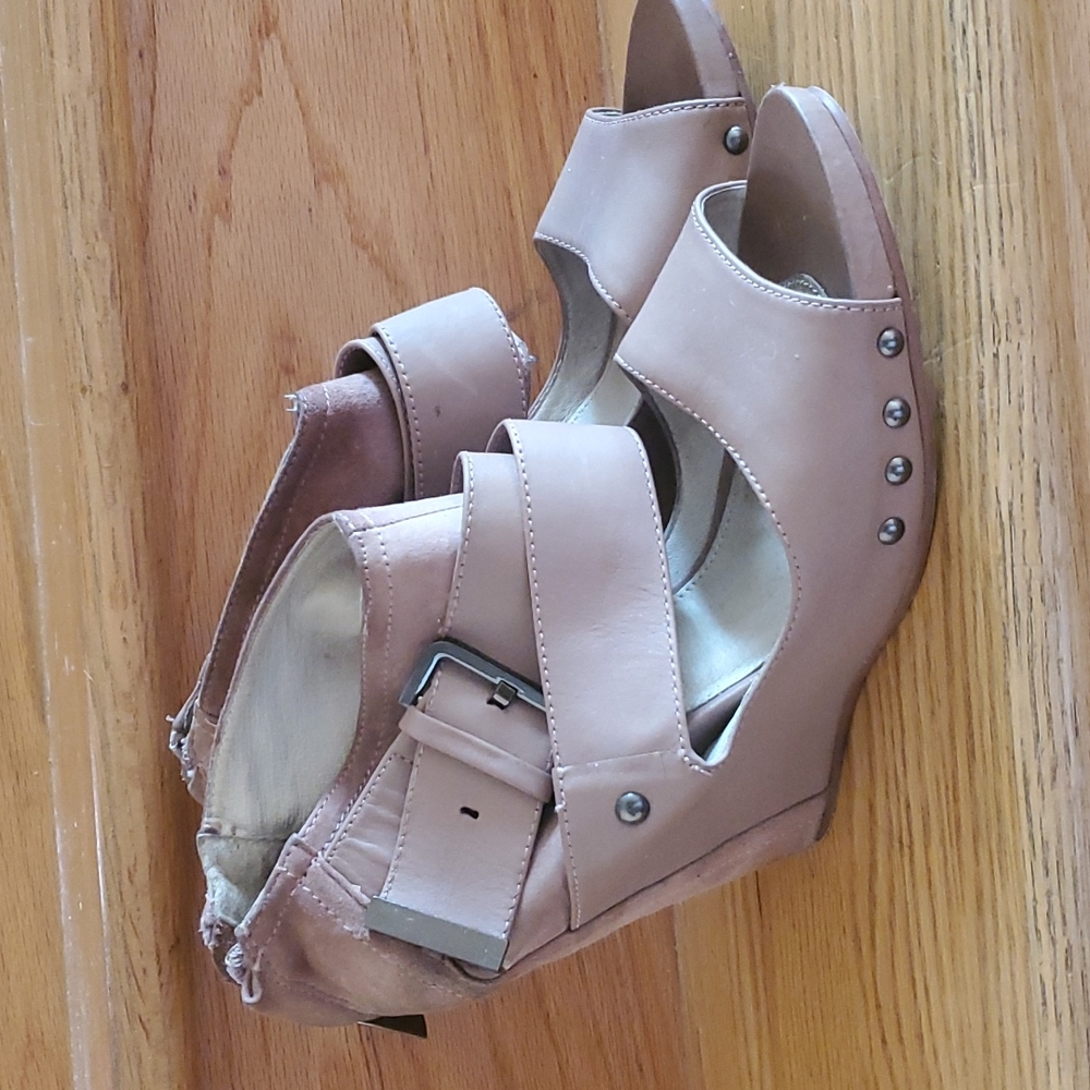 Mea Shadow wedge sandals sz 9.5